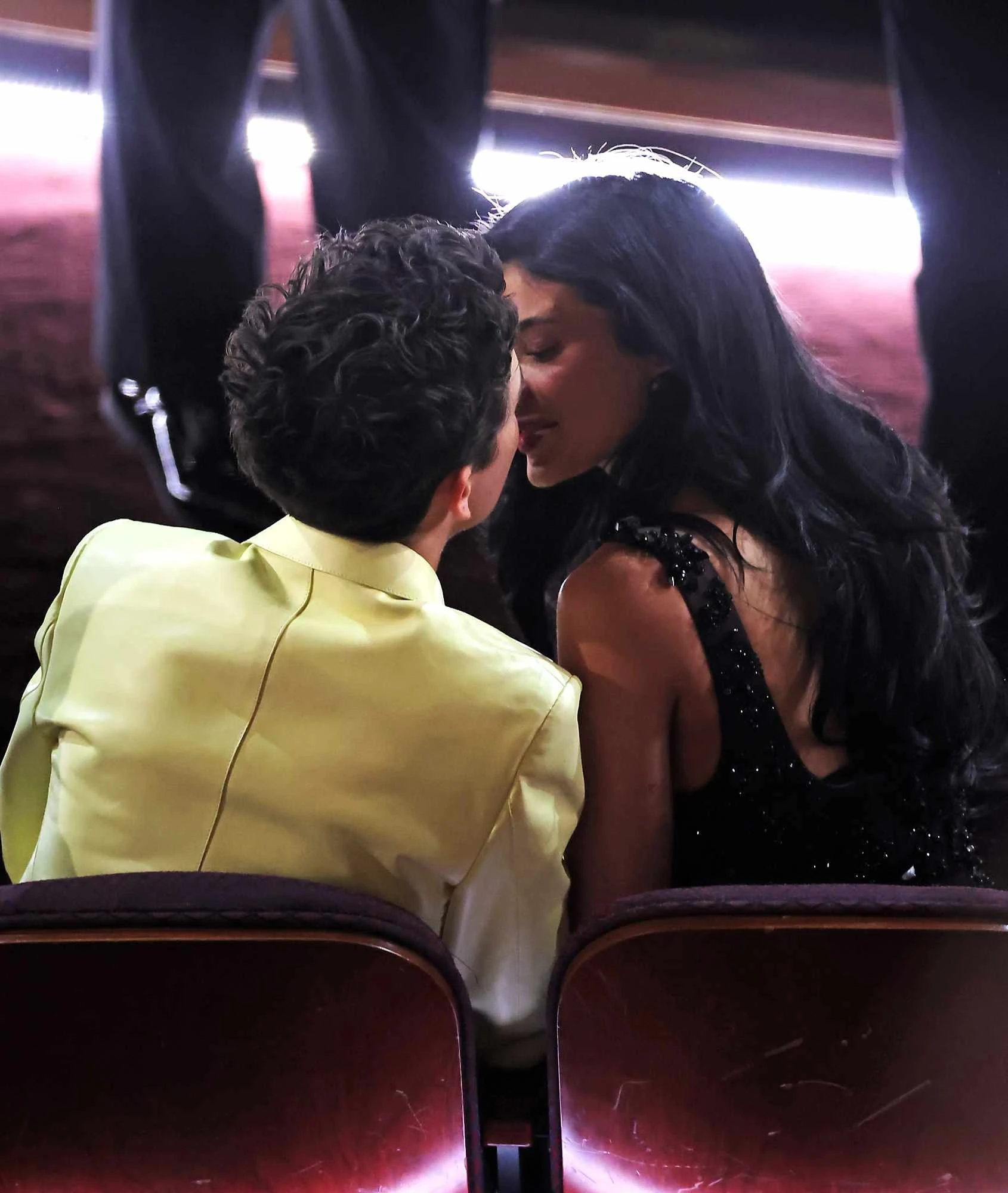 Bùng binh tình ái tay 3 hot nhất Oscar 2025: Timothée hôn Kylie không nóng bằng BTC lợi dụng tình cũ Lily! - Hình 6