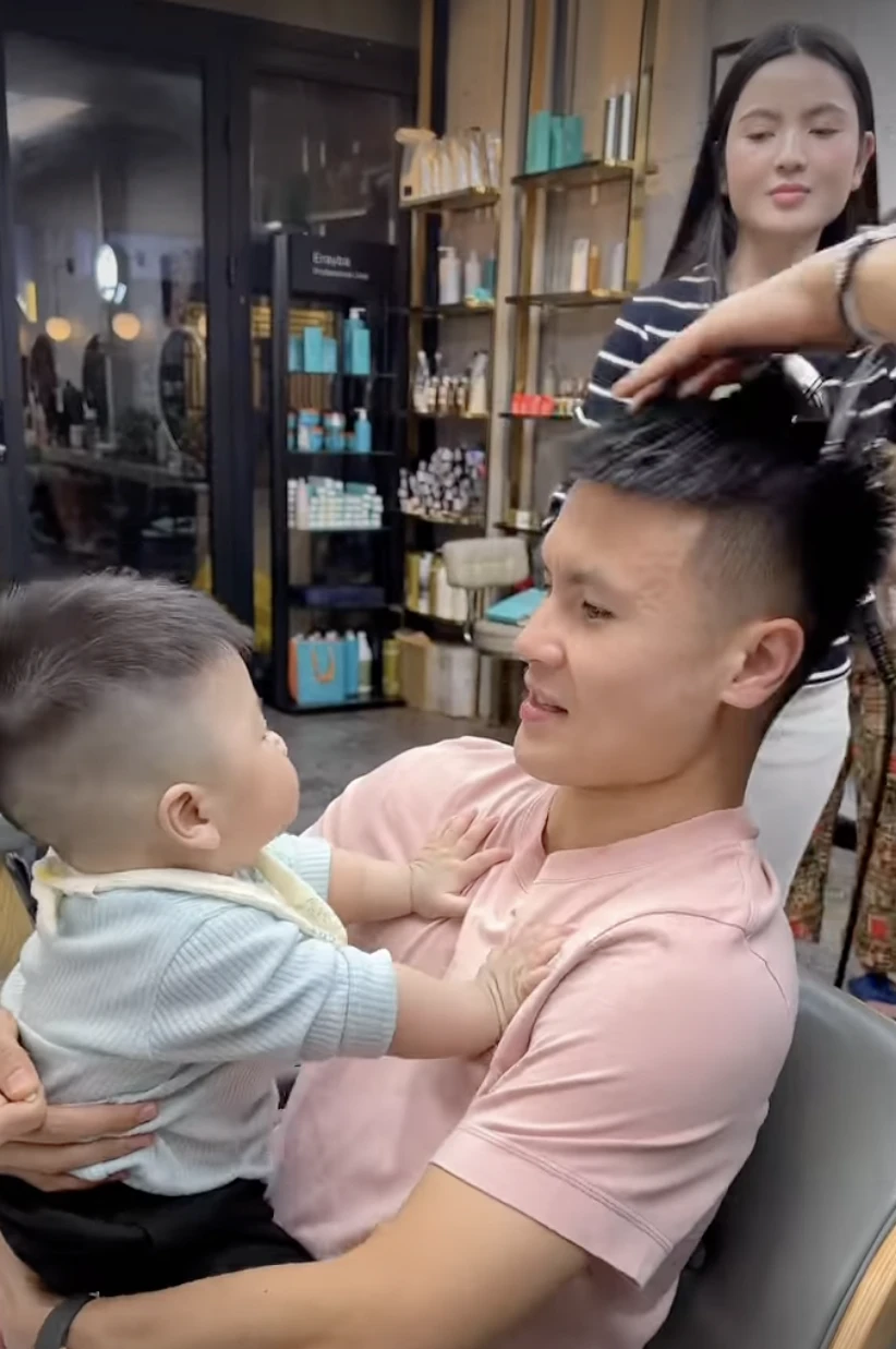Quang Hais mother who has just played TikTok has encountered a change, related to Chu Thanh Huyen - Photo 6