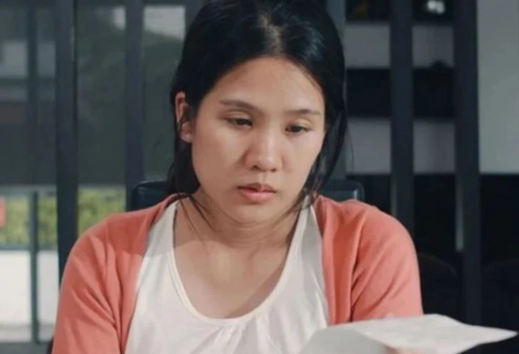 Sự thật chấn động dưới gối mẹ chồng: Bí mật động trời khiến tôi bàng hoàng - Hình 1