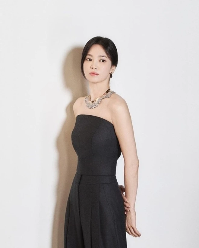 Vòng eo của Song Hye Kyo - Hình 3