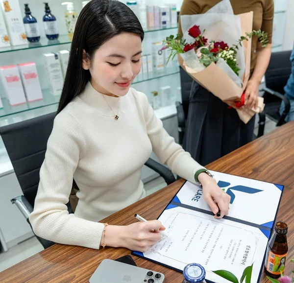 Vợ Quang Hải kỷ niệm ngày cưới, âm thầm đăng 1 ảnh, đáp trả CĐM đồn tan vỡ? - Hình 7