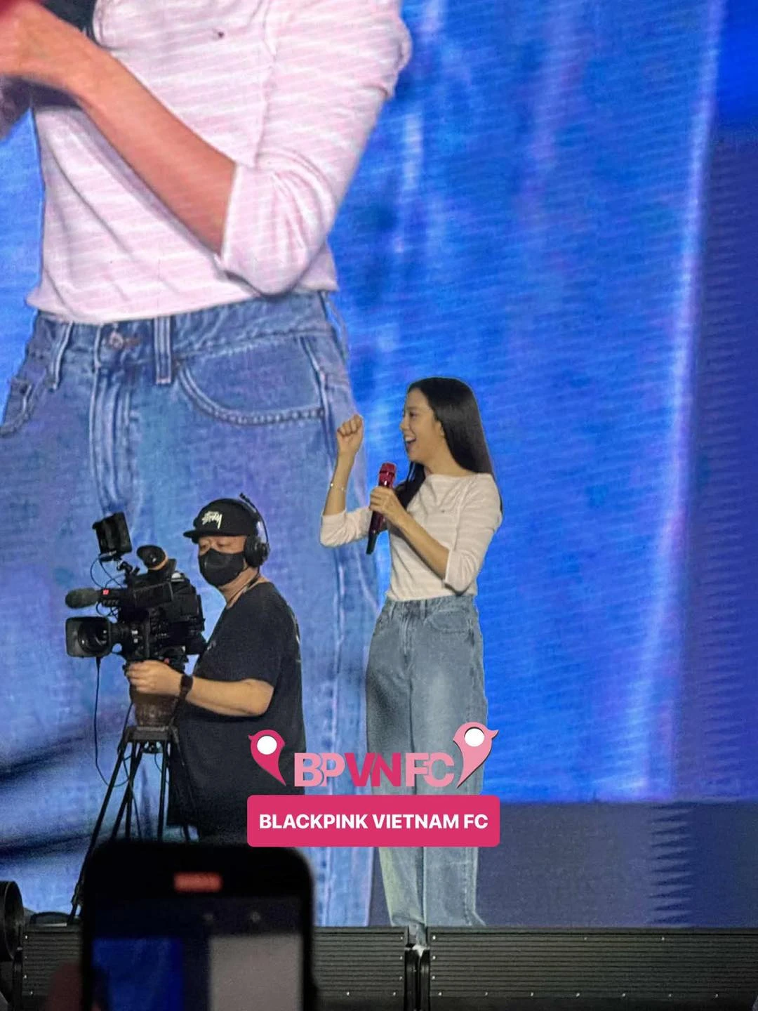 Jisoo (BLACKPINK) nhuộm hồng Hà Nội, nói tiếng Việt, hát Lửa hận thù gây bão - Hình 8