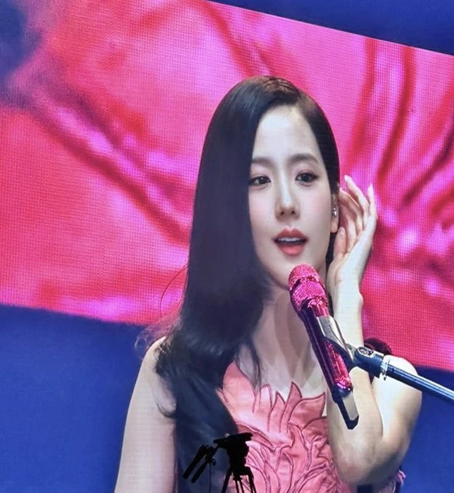 Jisoo set kèo mới với fan Việt, yêu cầu 1 thứ, vội chạy nước rút lúc giữa đêm? - Hình 2