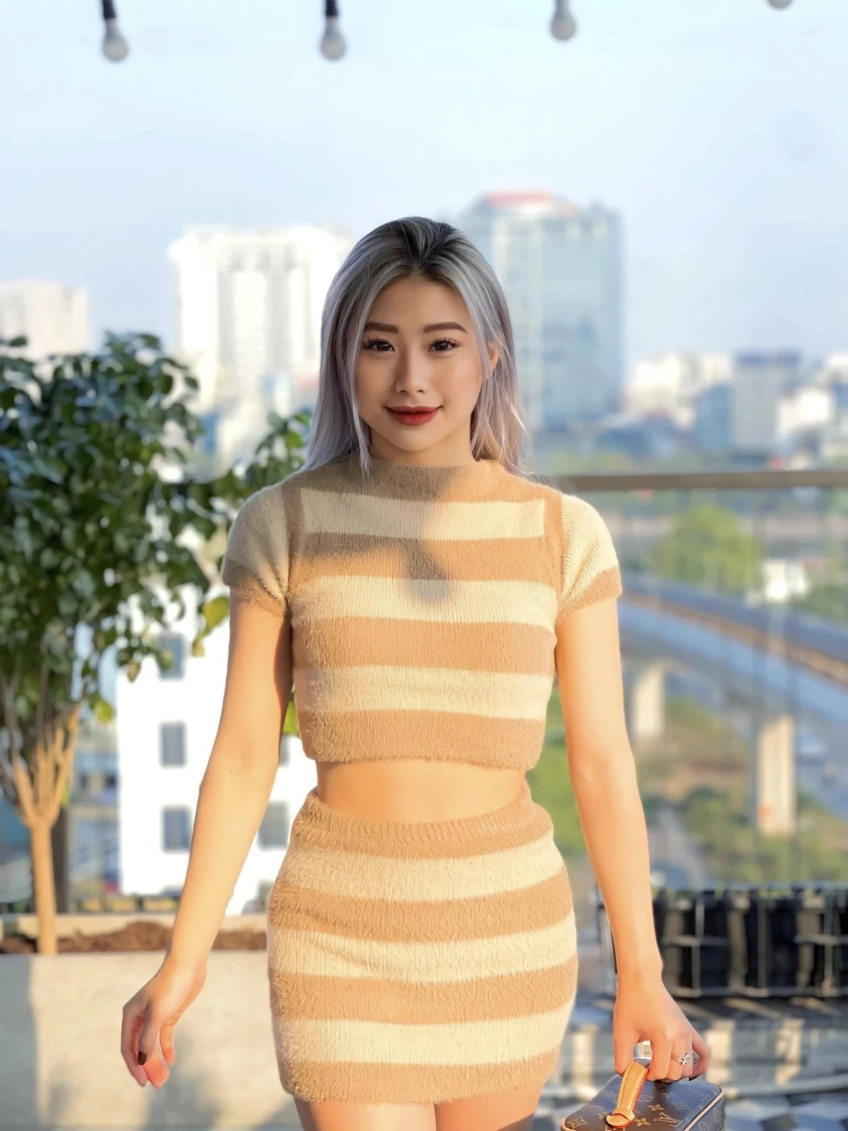 Louis Phạm lỡ tay up clip cam thường, lộ nhan sắc thật quá sốc! - Hình 4