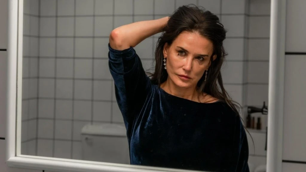Oscar 2025: Sydney Sweeney gây sốt với màn hất tóc 5 giây, Demi Moore sốc - Hình 6