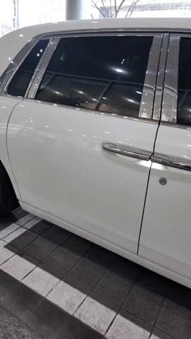 3 nàng WAGs bước xuống từ Rolls-Royce 60 tỷ: Chu Thanh Huyền khí chất, chị em Quỳnh Anh - Huyền Mi b.ị ch.ê mặc xấu - Hình 2