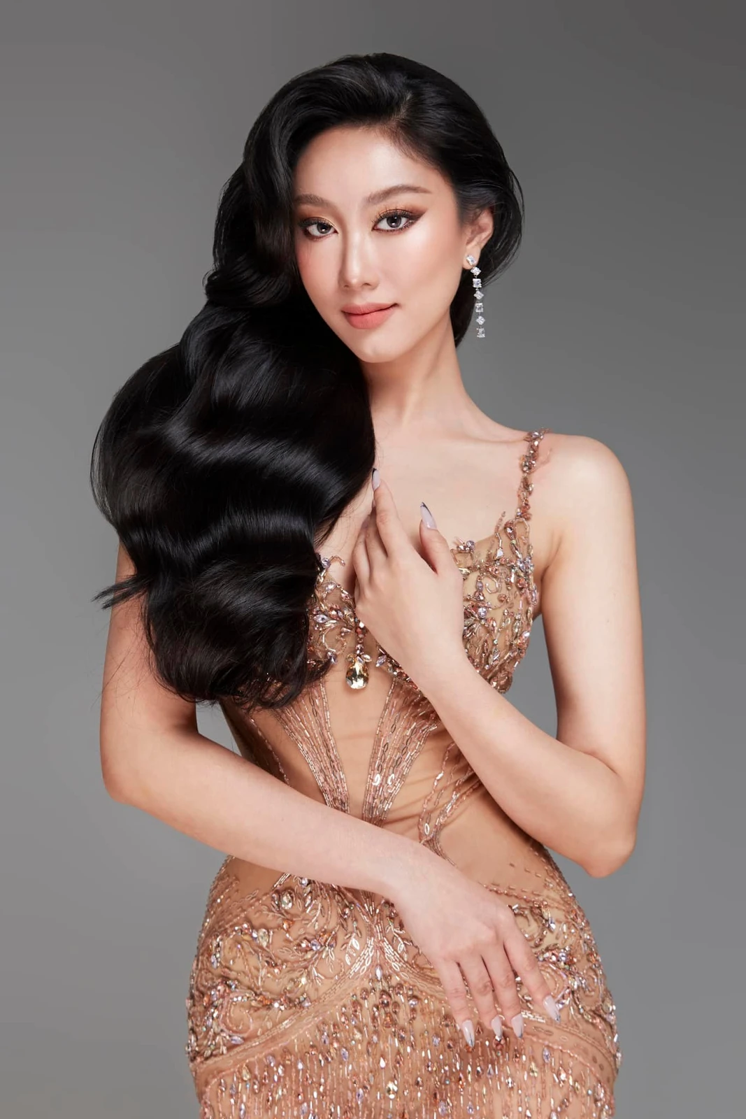 Xuân Hạnh sốc trước profile Thu Thảo, Hạnh Nguyên, Uyên Thảo thi Miss Cosmo VN - Hình 8