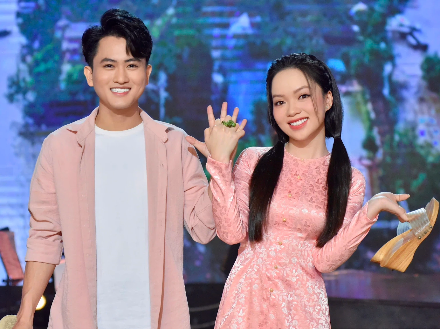 Văn Hương - Giọng ca quê hương buồn bẩm sinh, dám nghĩ dám làm vì đam mê - Hình 7
