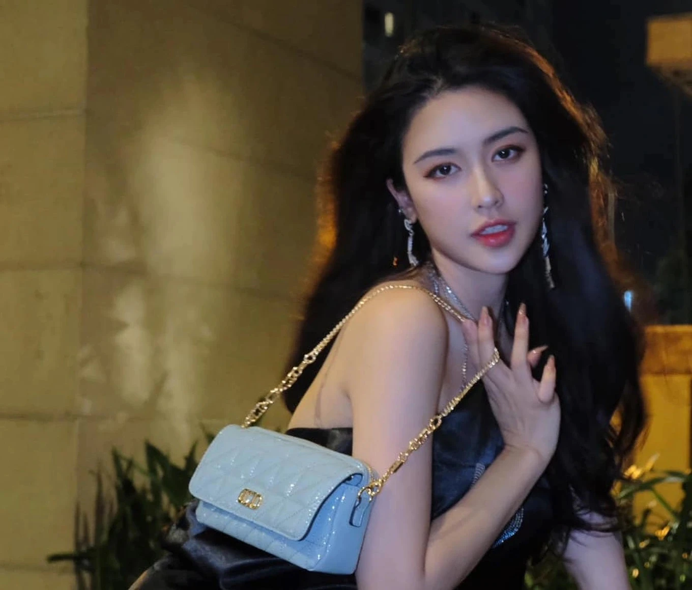 Rộ ảnh Quyên Qui hôn đàn ông lạ, nghi có bồ mới sau 1 tháng chia tay Wukong? - Hình 6