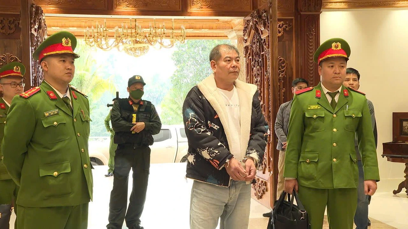Trùm giang hồ Tuấn trắng bị công an Phú Thọ bắt giữ, lục soát biệt phủ bí ẩn - Hình 1
