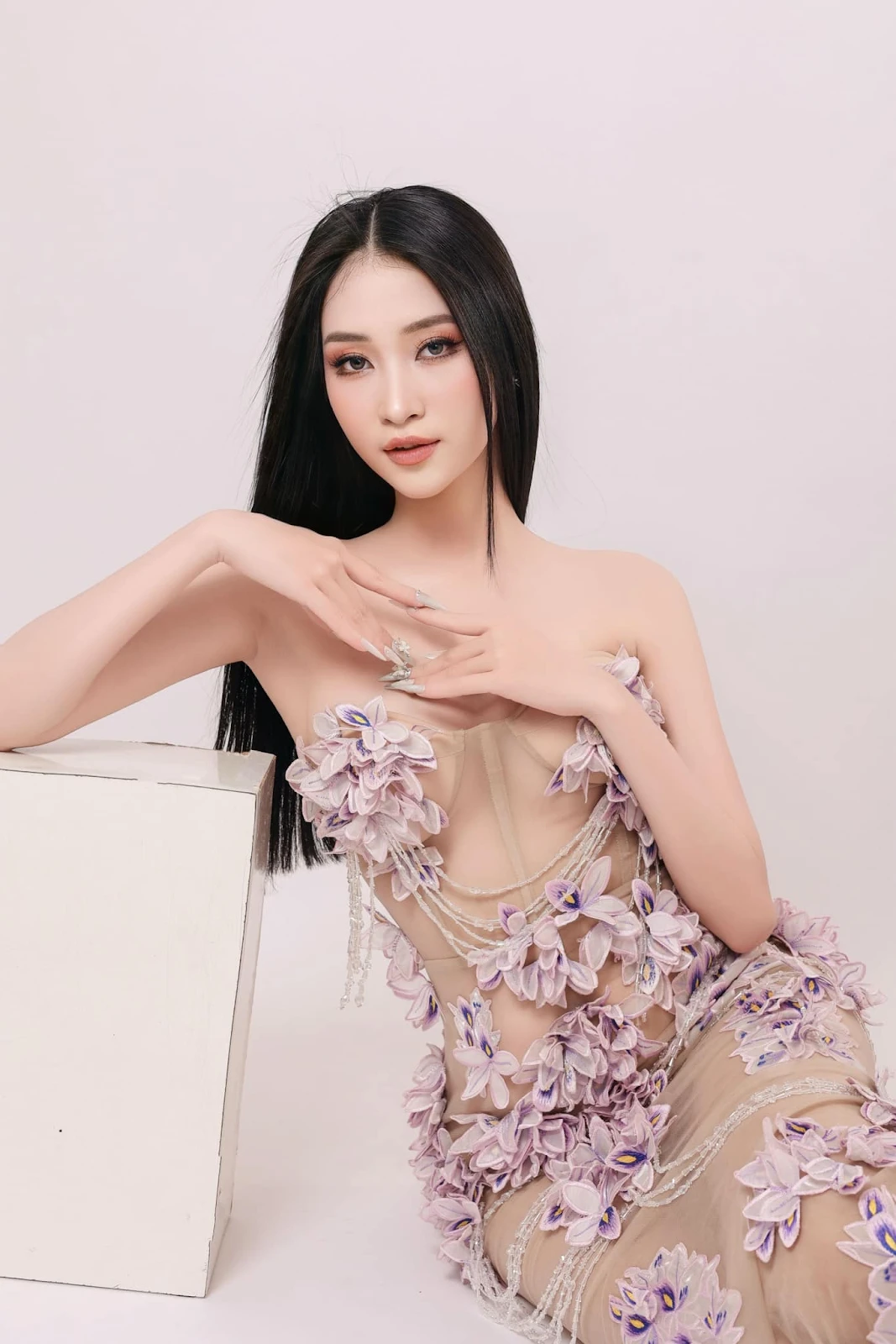 Tú Hảo: Chân dài GenZ gây bùng nổ tại Miss Cosmo Vietnam 2025, profile khủng - Hình 8