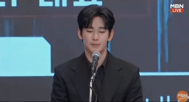 Công ty của Kim Soo Hyun khánh kiệt tới mức ngưng cả dịch vụ vệ sinh? - Hình 2