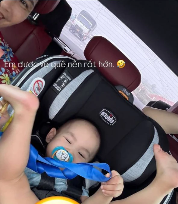 Vợ Đoàn Văn Hậu về nhà chồng chơi, liền bị rượt đuổi chạy mất dép - Hình 2