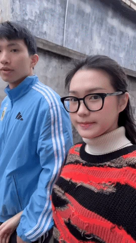 Vợ Đoàn Văn Hậu về nhà chồng chơi, liền bị rượt đuổi chạy mất dép - Hình 1