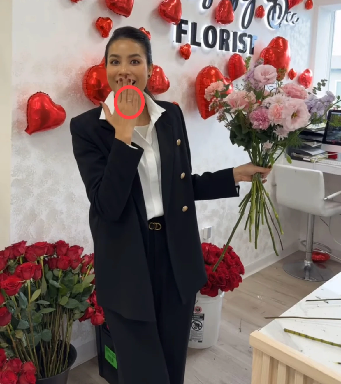 Giữa loạt tin đồn về chuyện hôn nhân với đại gia, Phạm Hương có 1 thay đổi lạ gây xôn xao - Hình 5