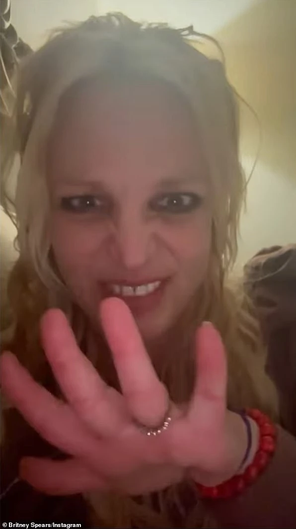 Image hình ảnh hình ảnh hình ảnh hình ảnh hình ảnh hình ảnh Britney Spears - Britney Spears đăng video nhảy múa lạ, cư xử bất ổn ở nơi công ...