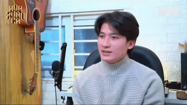 Hot boy sở hữu visual cực phẩm gây sốt: Em trai ca sĩ đình đám showbiz, nhan sắc chiều cao như tài tử! - Hình 2