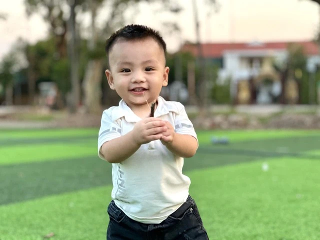 Vụ bé 3 tuổ.i nhanh trí cứu bạn rơi xuống hố sâu: Mẹ ruột muốn đón về nuôi, quyết định cuối cùng ra sao? - Hình 2