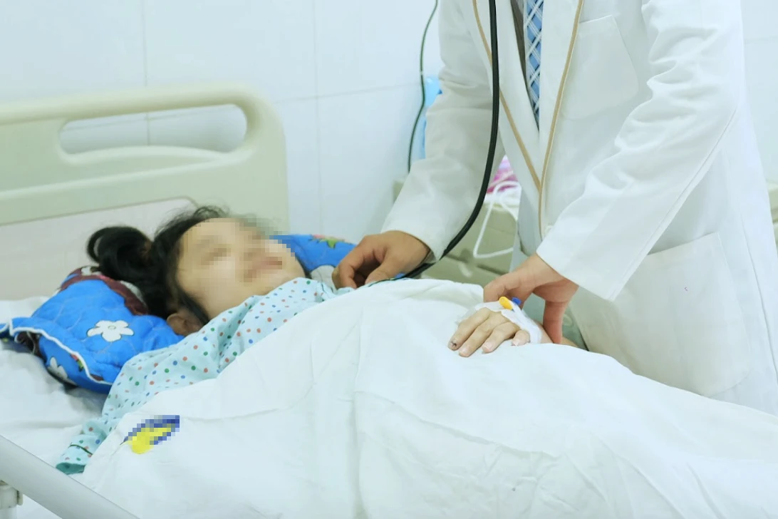 Cô gái 20 tuổi sống sót kỳ diệu sau khi bị xe tải cán ngang người - Hình 2