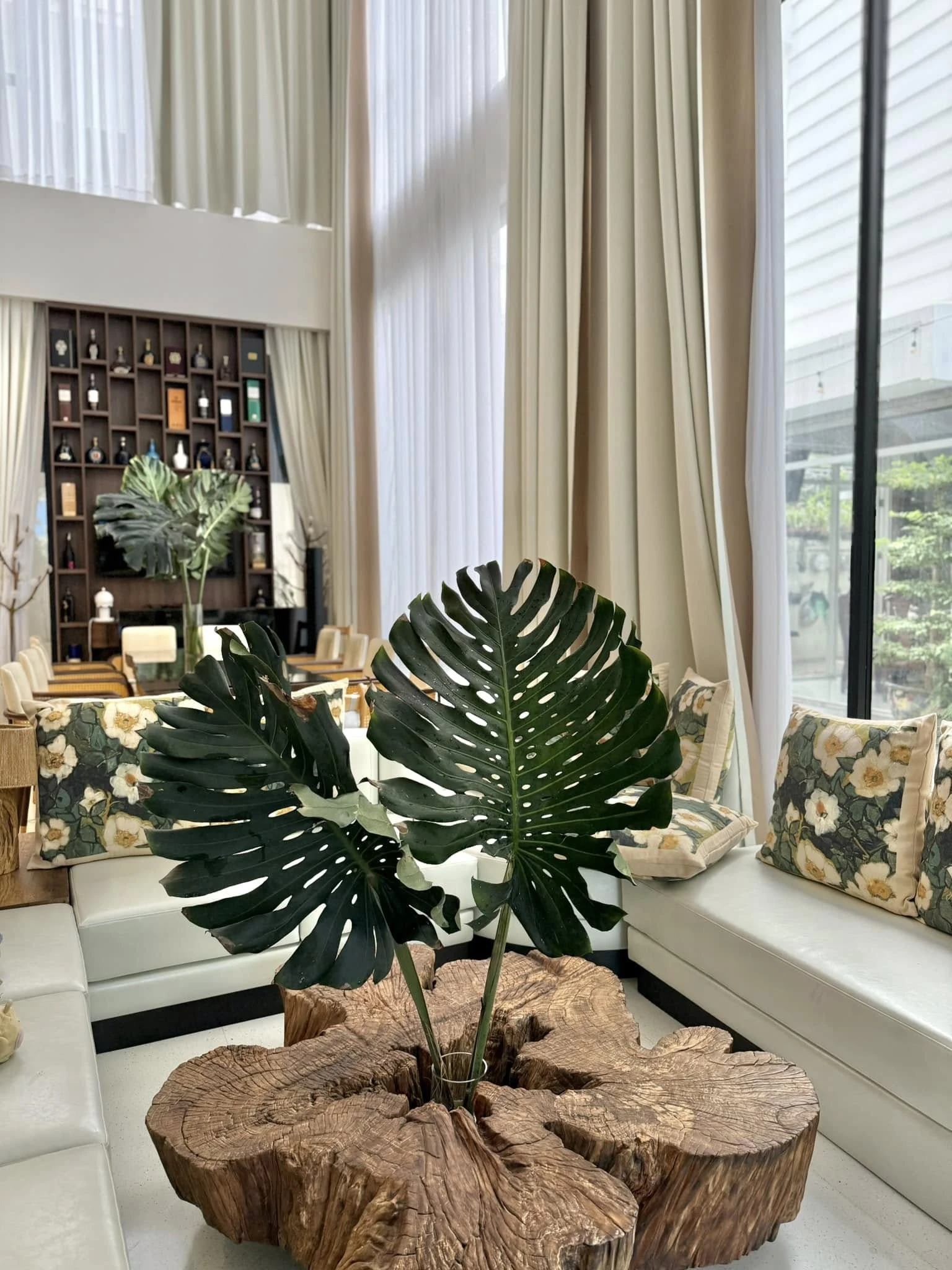 Nữ diễn viên sở hữu nhà 1000m2 ở Quận 7, khu du lịch 50.000m2 ở Tiền Giang, sinh 4 con vẫn đẹp - Hình 11