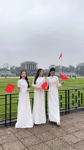 Cam thường tóm gọn Chu Thanh Huyền - vợ Quang Hải diện áo dài dạo phố, thái độ sau loạt drama gây chú ý - Hình 1