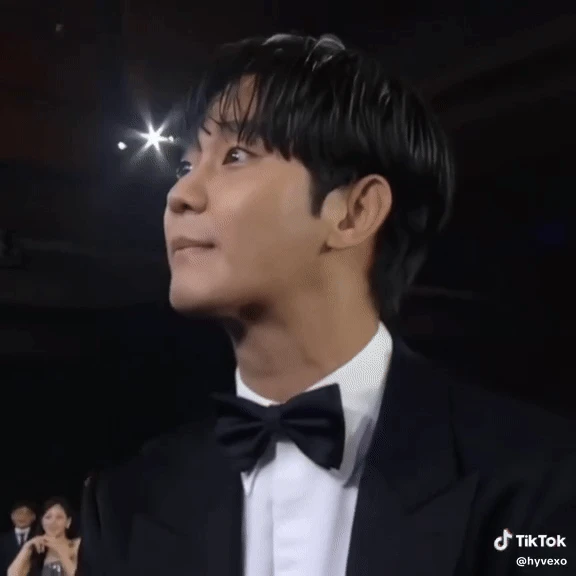 Kim Soo Hyun nhận tin sét đánh ngang tai - Hình 1