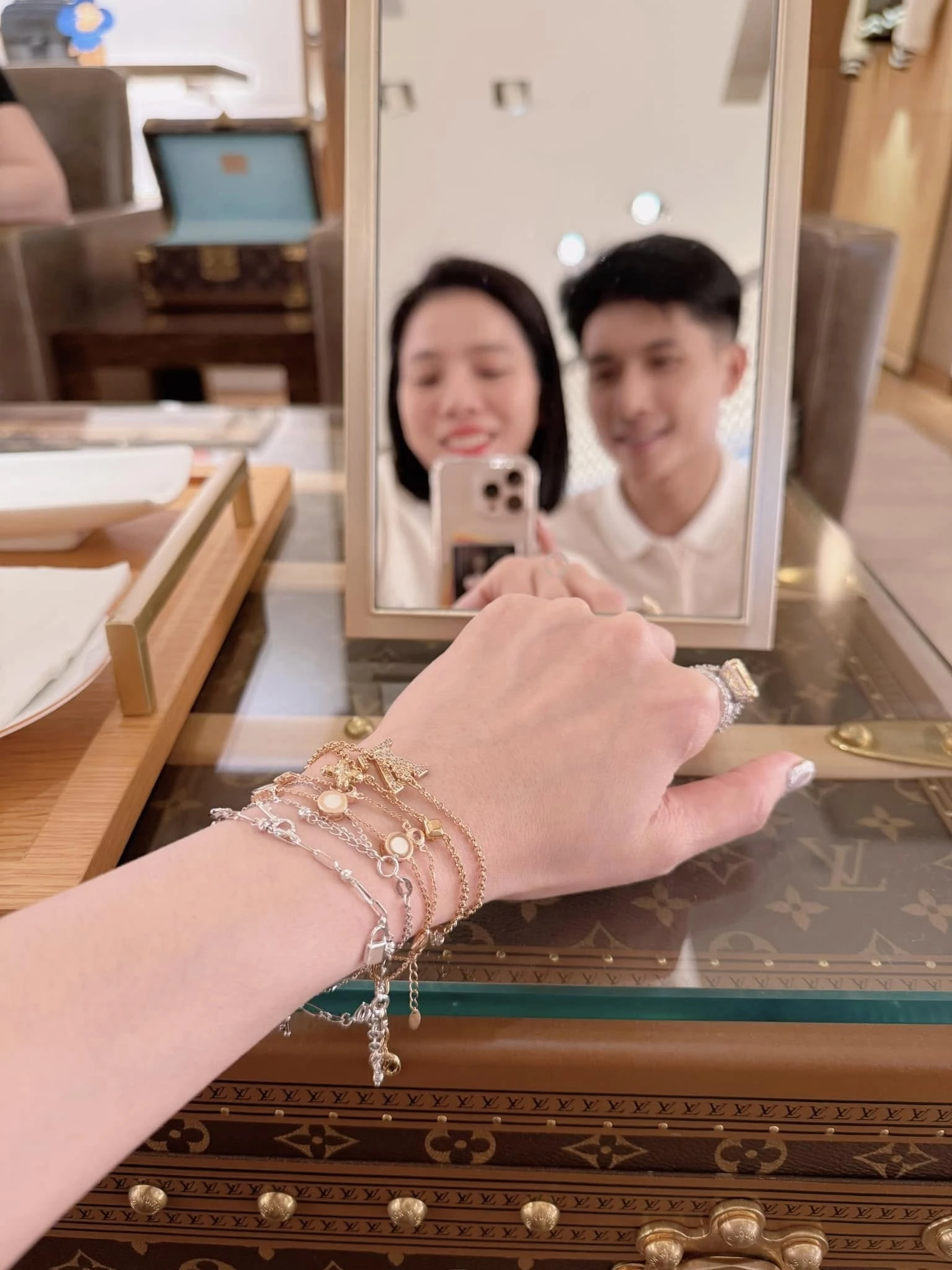 Lệ Quyên đón tuổ.i 44: Sắc vóc gợi cảm, hạnh phúc bên tình trẻ và con trai - Hình 8