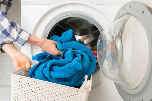 Rắc 1 nắm muối trắng vào máy giặt, tưởng nghịch dại ai ngờ hiệu quả hơn cả vàng mười - Hình 4