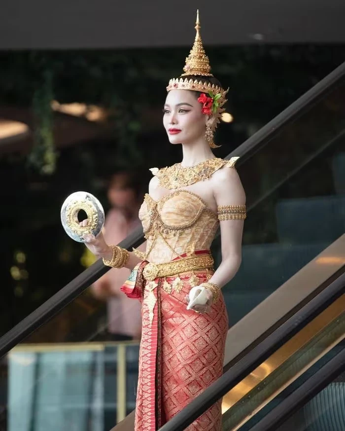 Engfa Waraha sánh đôi tình tin đồn, bị chấn thương ngay ngày đầu hội Té Nước - Hình 4
