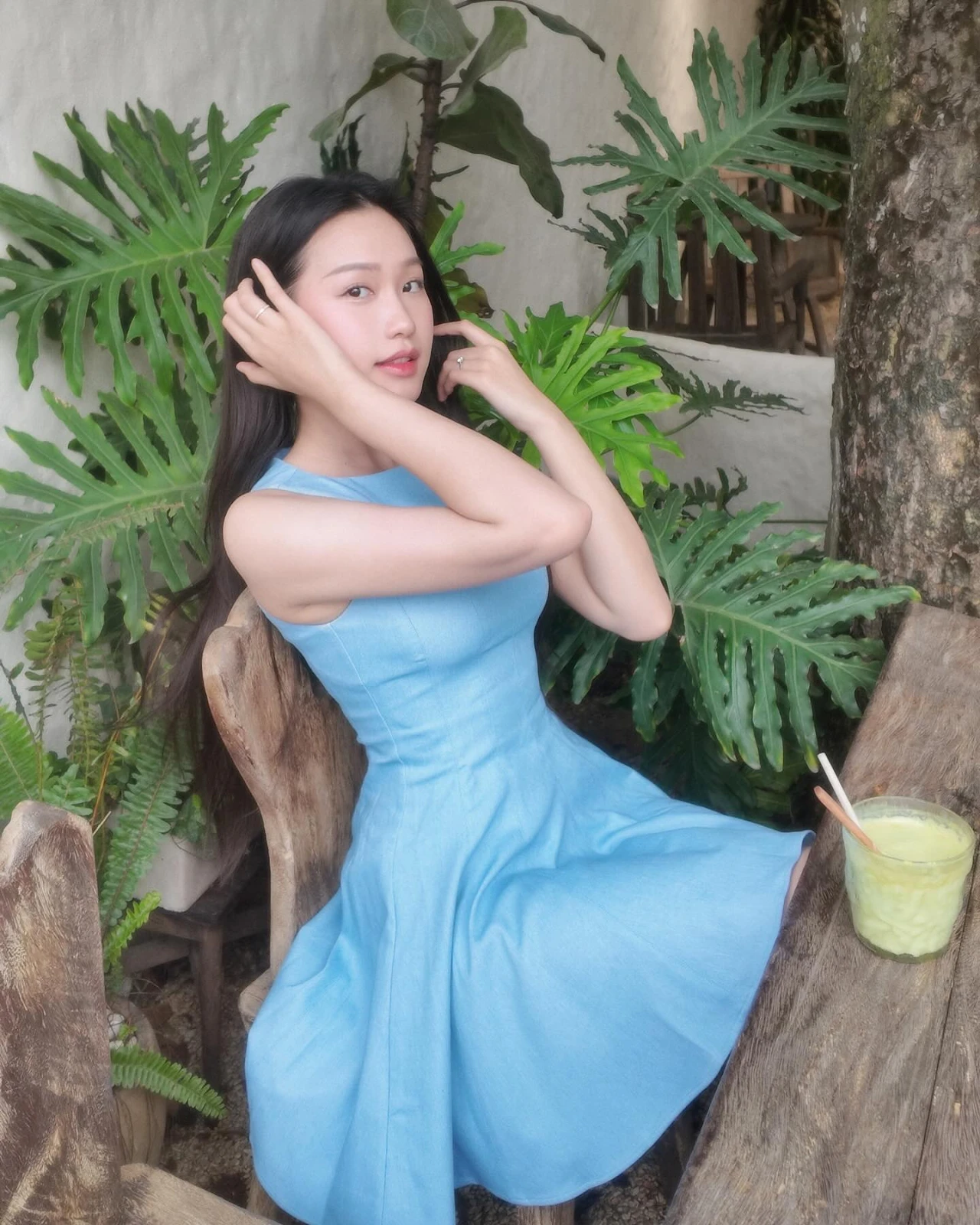 Vợ Văn Hậu lộ diện hậu ồn ào, flex chế độ chồng chiều, khí chất tràn viền - Hình 1