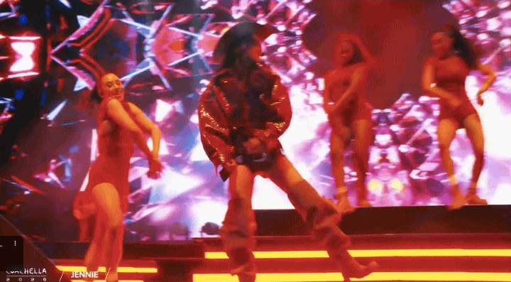 Jennie ở Coachella 2025: Nỗ lực cho 1 tham vọng nửa vời - Hình 5