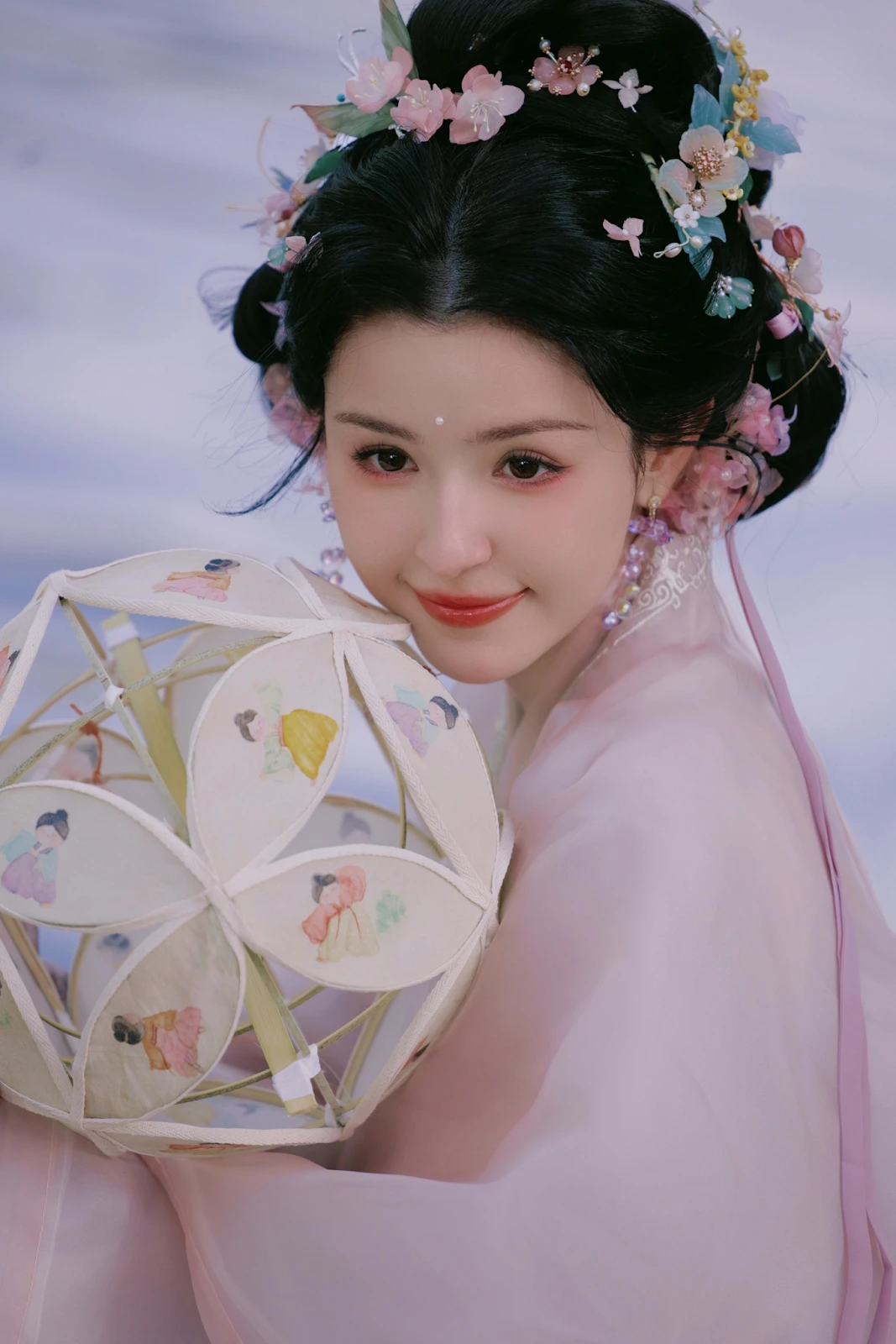 Mỹ nhân Tân Cương đẹp nhất màn ảnh, Dương Tử Tống Tổ Nhi lép vế, ghen tị đỏ mắt - Hình 1
