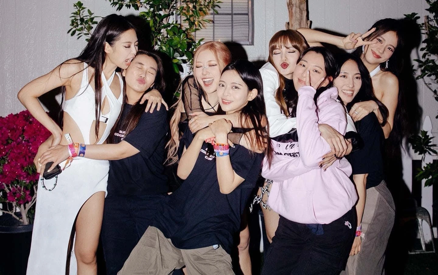 Blackpink hoá giải tin đồn bất hoà, Rosé lén Jisoo, đưa bạn trai ra mắt Jennie? - Hình 1
