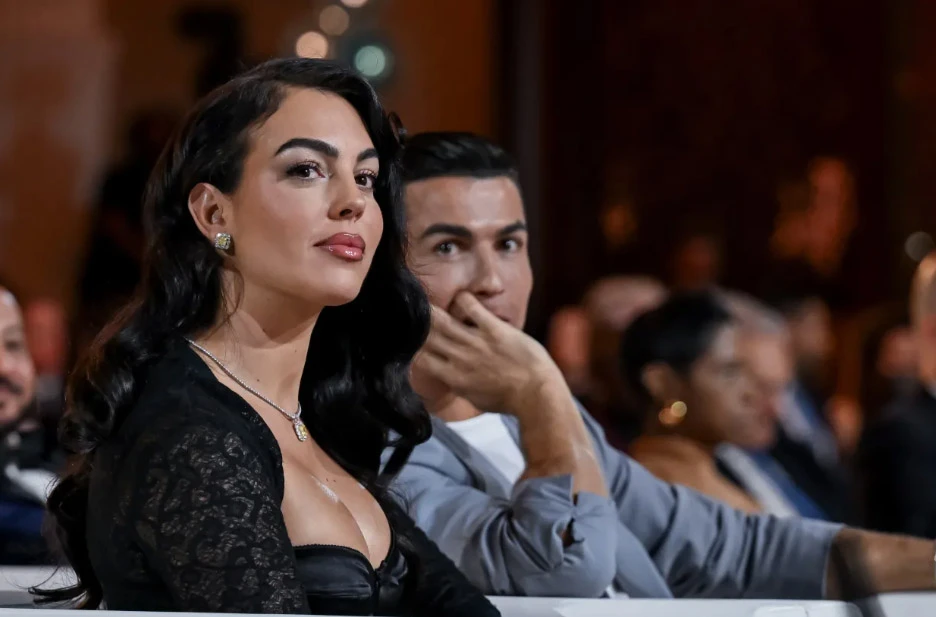 Georgina làm lộ chuyện Ronaldo cầu hôn, fan lót dép chờ ngày ăn cưới online? - Hình 5