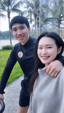 Giàu mà dùng lược 10k, dân mạng tranh luận về cuộc sống giàu sang mà giản dị của tiểu thư Doãn Hải My bên Văn Hậu - Hình 5