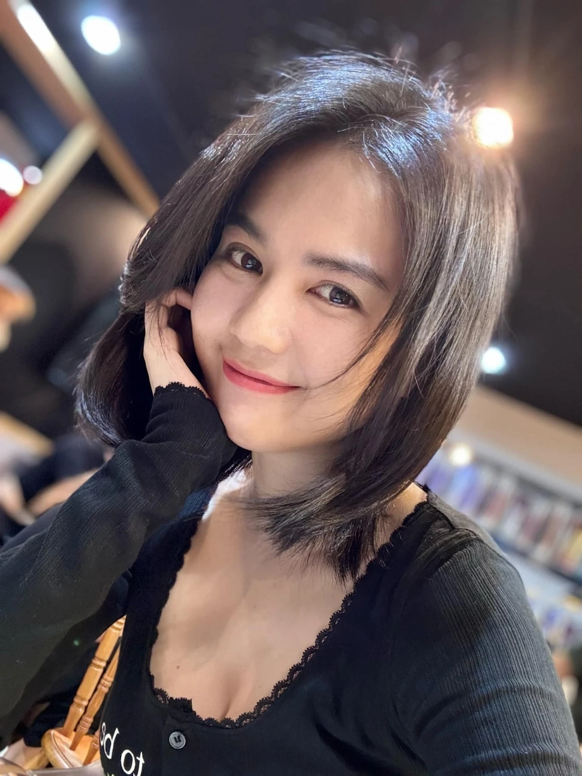 Ngọc Trinh: giàu lên nhờ tai tiếng, hết thời để lộ ảnh xưa vẫn không gây chú ý? - Hình 5