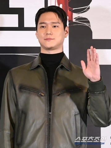 Go Kyung Pyo sao phim Romaja: Yuksao, không ngừng hề, quá khứ bị hất hủi - Hình 7