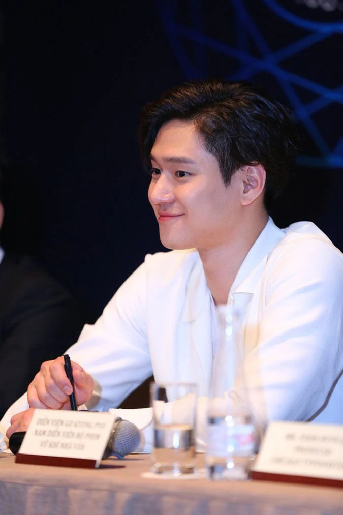 Go Kyung Pyo sao phim Romaja: Yuksao, không ngừng hề, quá khứ bị hất hủi - Hình 4