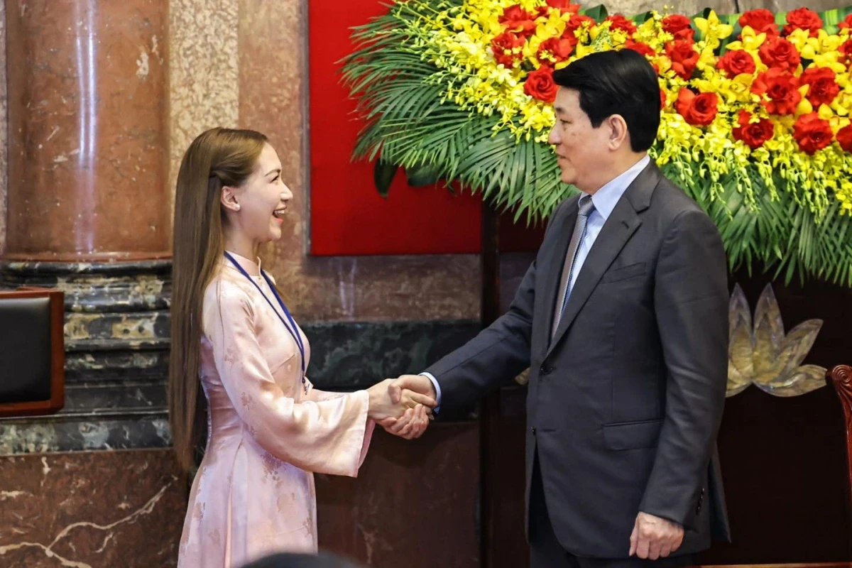 Hòa Minzy vinh dự gặp Chủ Tịch nước, Thủ tướng khen 1 điều với bà con - Hình 2