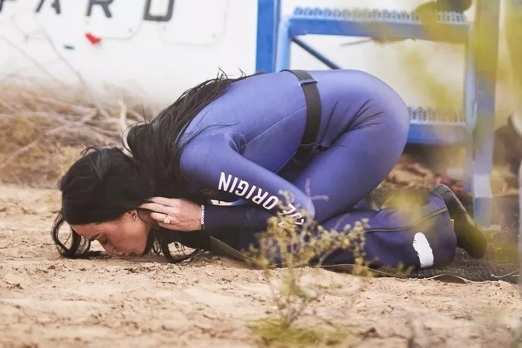 Katy Perry nuôi tham vọng 15 năm, mất 10 phút bay vào vũ trụ, đăng đàn nói sốc - Hình 3