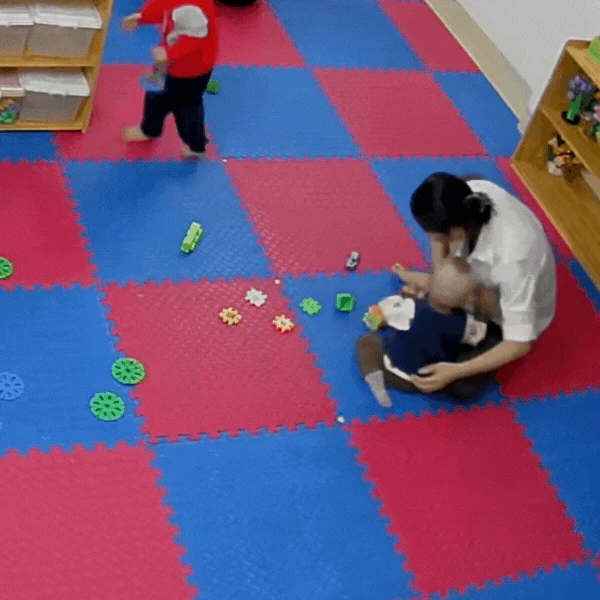 Mẹ bỉm đăng video trích xuất từ camera lớp con, chỉ nhìn thứ này mà dân mạng biết ngay cô giáo có yêu bé không! - Hình 3