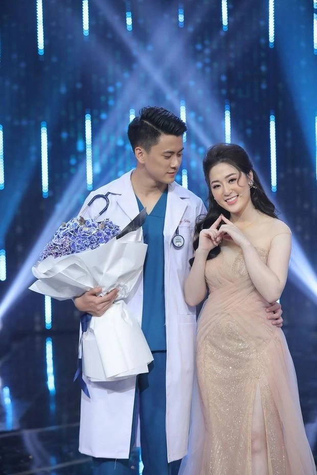 Sốc danh tính bác sĩ gây mê loạt chị em, người quen show hẹn hò, từng bị mắng - Hình 4