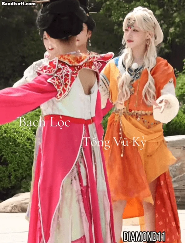 3 công chúa dị vực đẹp nhất Trung Quốc chung khung hình đang viral khắp MXH: Netizen ngất xỉu tập thể trước cốt cách mỹ nhân - Hình 2