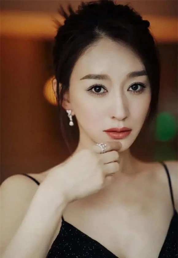 Lý Tiểu Nhiễm từng khổ vì tình xém bị hủy dung, 40 nhan sắc lại đọng lòng người - Hình 5