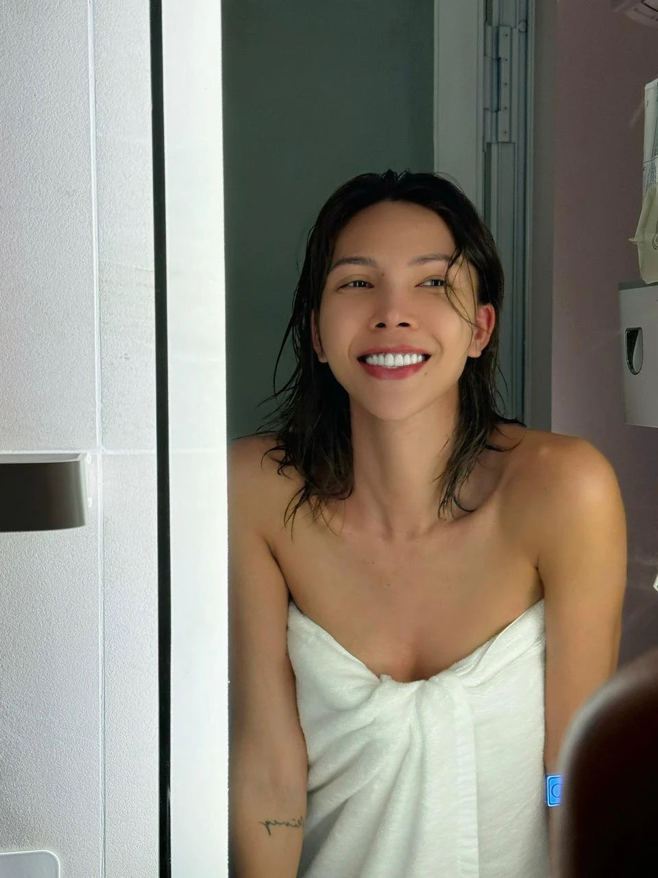 Minh Triệu chơi trội khi khoe ảnh cởi sạch, fan ngượng đỏ mắt cứ thấy kì kì - Hình 4