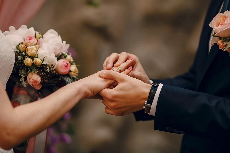 Độc lạ đám cưới: 1 rể 2 dâu, cảnh sát vào cuộc, lời giải thích gây hoang mang - Hình 4