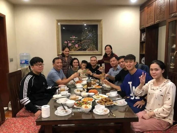 Chị vợ Duy Mạnh lộ mặt mộc gây thất vọng, dù kín tiếng vẫn lọt cảnh làm dâu sốc? - Hình 10