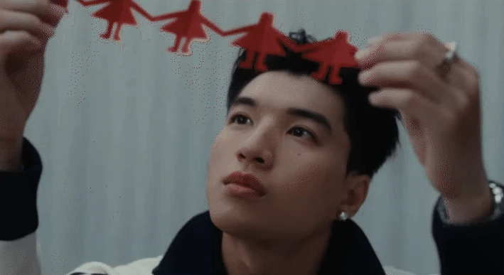MV mới của HIEUTHUHAI: Trôi tuột, không thoát vòng fan, bạn gái tin đồn bị réo gọi - Hình 7