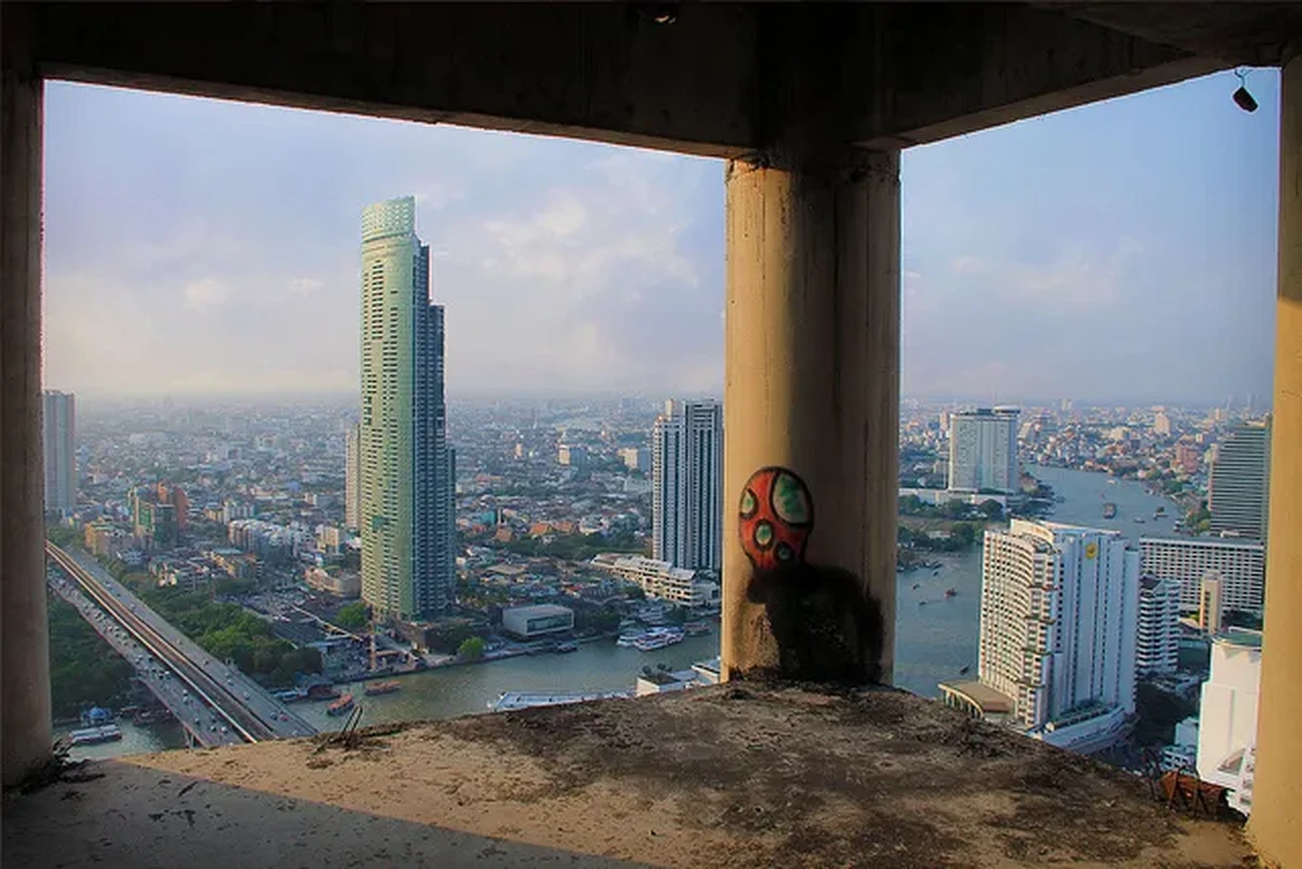 Tòa tháp ma bỏ hoang 30 năm, bất ngờ nổi tiếng sau động đất ở Bangkok - Hình 5