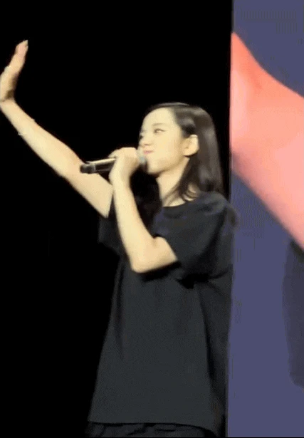 Tranh cãi 1 hành động của Jisoo khiến fan Việt cảm thấy bất công tại fanmeeting - Hình 5